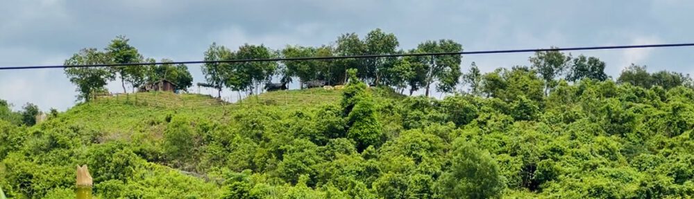 বাংলাদেশ- মিয়ানমার সীমান্তের ঘুমধুম এলাকা থেকে দেখা যায় আরাকান আর্মির ক্যাম্প।